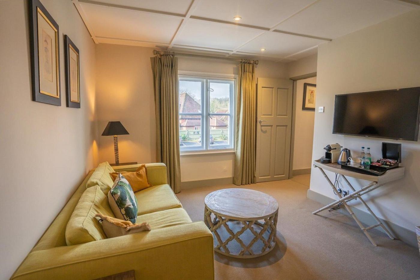 The Swan Inn Chiddingfold Zimmer foto